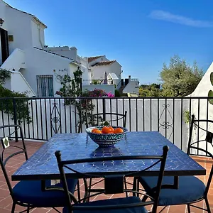 Casa Con Terraza Y Hermoso Jardín Comunal Nerja